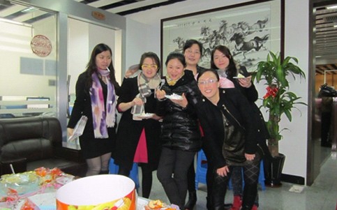 凡語成功舉辦第八期分享會和生日會