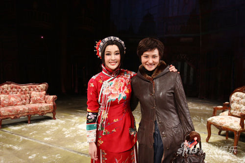 劉曉慶"風華絕代"回京李瑞英捧場