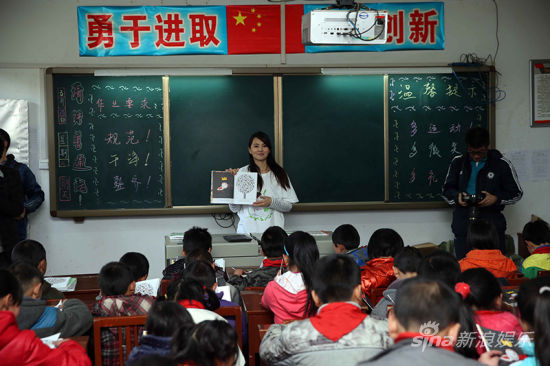 伊能靜投身公益帶領孩子們讀書