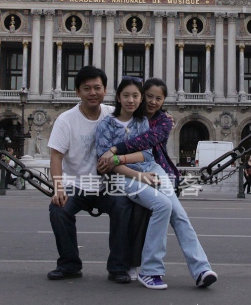 51歲何政軍妻子女兒近照曝光