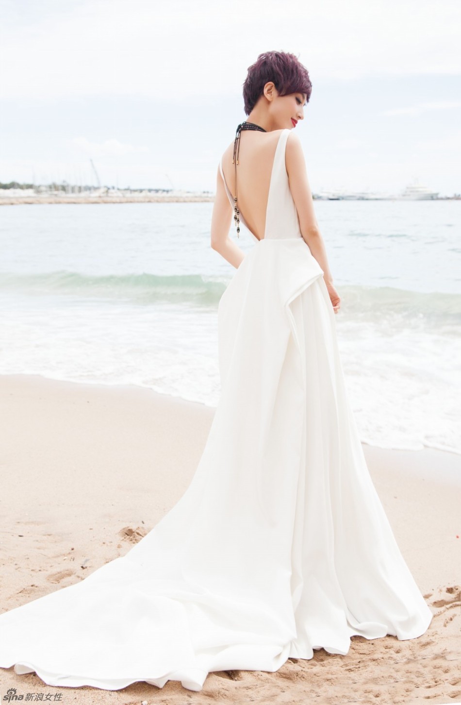 黃圣依戛納拍海灘時尚大片