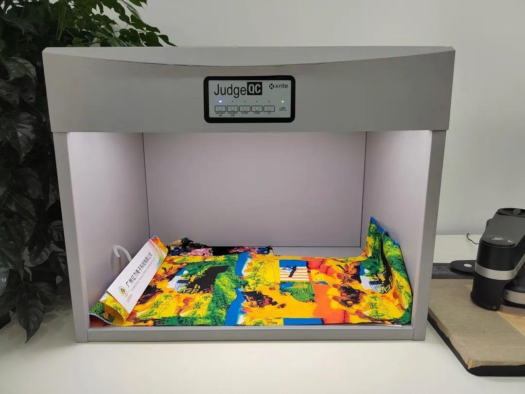 翔彩紡織品數(shù)碼印藝展示中心成功揭幕,現(xiàn)場發(fā)布多款重磅新品